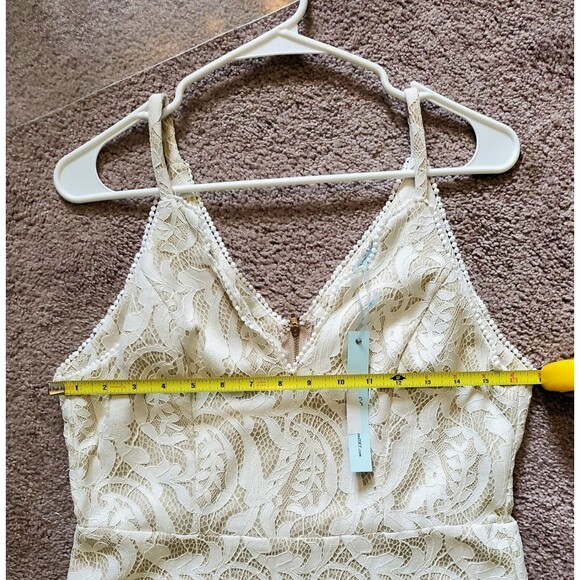 She & Sky Center Of Attention Lace  Dress Size Large NWT White Over Beige - Picture 7 of 7